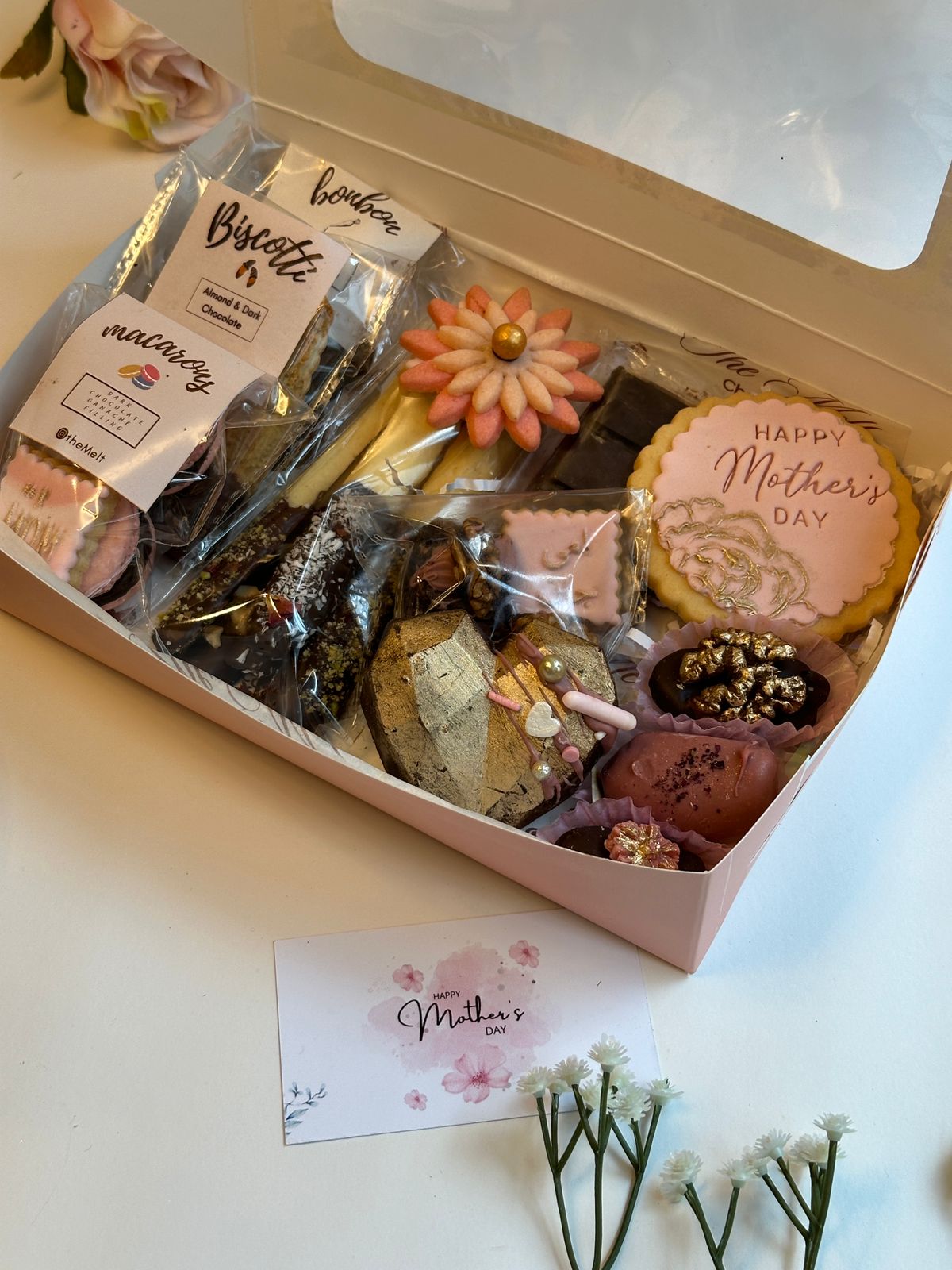 Mom’s Joyful Treat Box 24 pieces